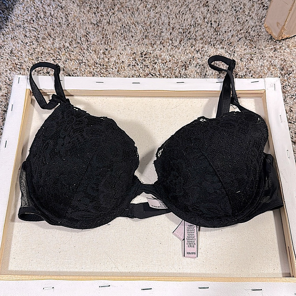 Gorgeous lace Victoria secret bra.